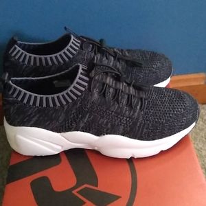 Propét Women's Grey/Black Slip-On Sneckers